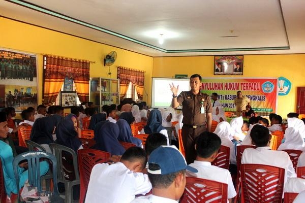 Jaksa memberikan presentasi JMS