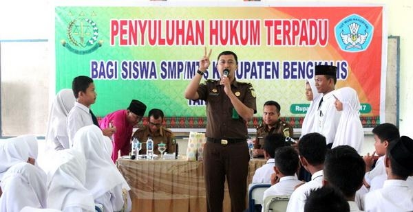 Reza memberikan pertanyaan kepada peserta JMS