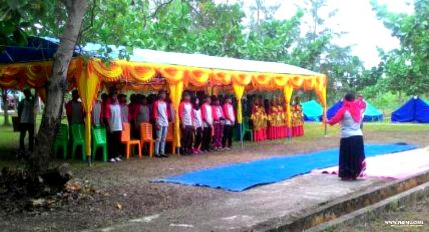 Para Peserta Seleksi BPAD menyanyikan lagu Indonesia Raya
