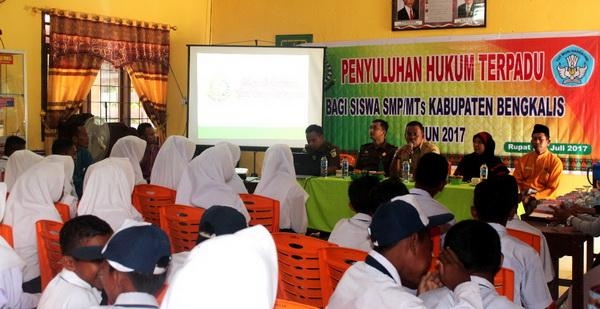 Kabid SMP Herwanto memberikan sambutan